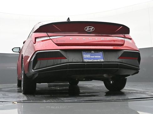 Certified 2025 Hyundai Elantra Sport image 44