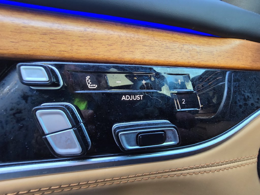 Used 2022 Jeep Grand Wagoneer Series III AWD/4WD image 32