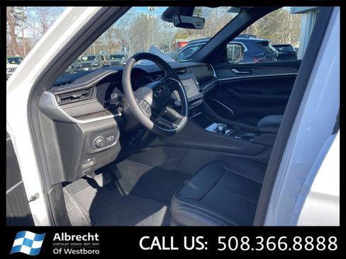 New 2026 Jeep Grand Cherokee Limited image 9