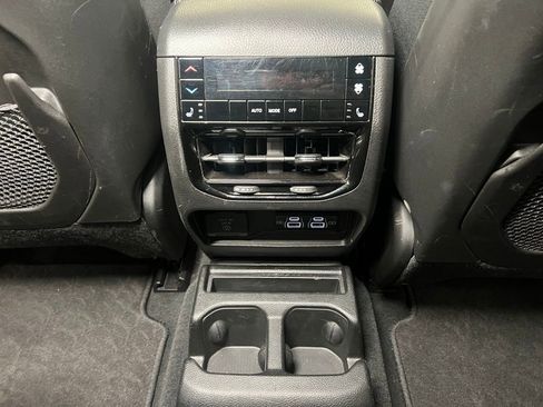 Used 2024 Jeep Grand Cherokee L Limited image 22