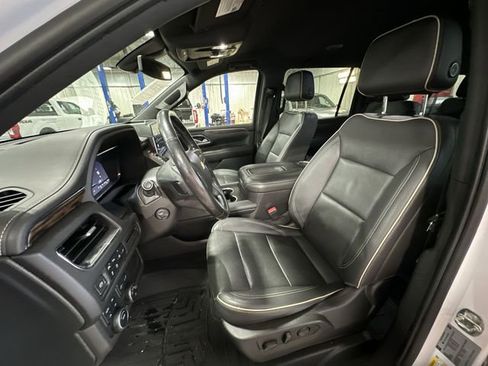 Used 2022 Chevrolet Suburban Premier AWD/4WD image 17