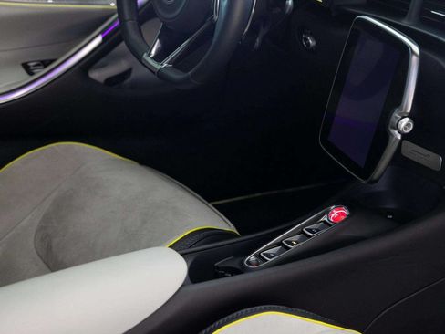 Used 2023 McLaren Artura RWD image 23