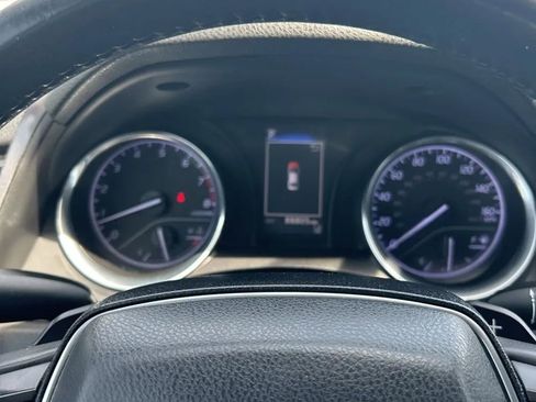 Used 2019 Toyota Camry SE image 5