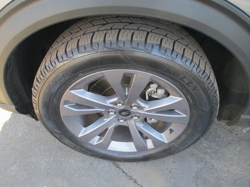 Used 2021 Ford Explorer XLT w/ Equipment Group 202A image 12