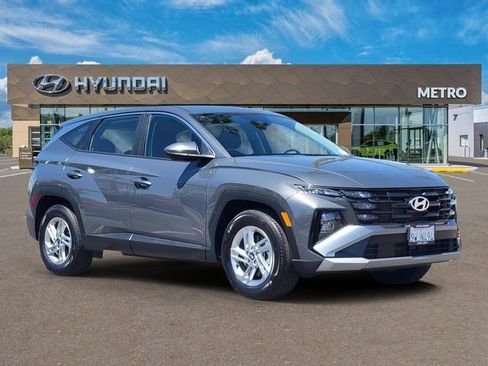 Used 2026 Hyundai Tucson SE FWD image 1
