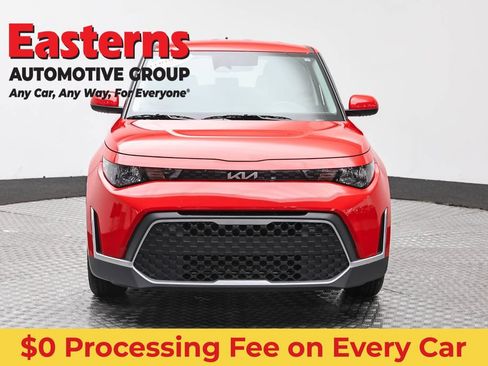 Used 2025 Kia Soul LX w/ LX Technology Package FWD image 2
