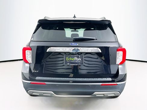 Used 2024 Ford Explorer XLT w/ Equipment Group 202A image 7