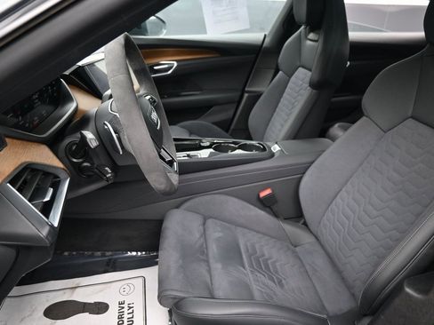 Used 2023 Audi e-tron GT Premium Plus image 28