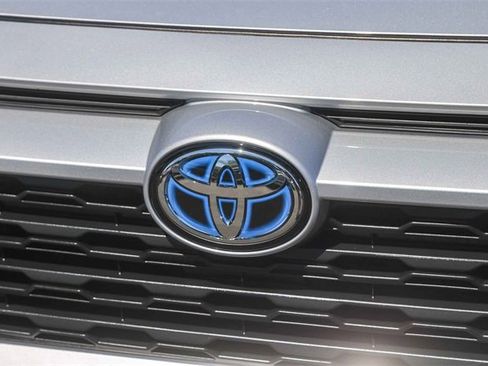 Used 2024 Toyota RAV4 LE image 7