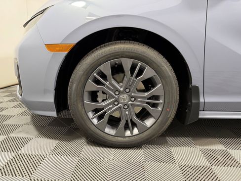 New 2026 Honda Odyssey Touring image 9