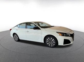 Used 2025 Nissan Altima 2.5 SV FWD video 2