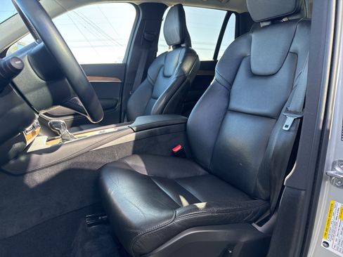 Used 2022 Volvo XC90 T6 Momentum w/ Advanced Package image 9