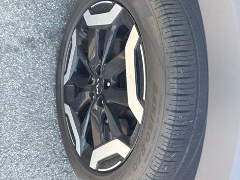 Certified 2024 Kia Telluride EX w/ EX Captain's Chair Package FWD image 12