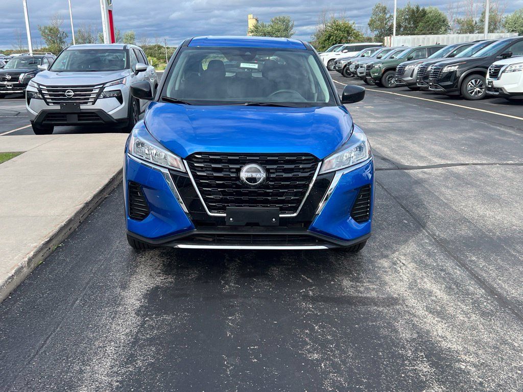 Certified 2025 Nissan Kicks Play S FWD image 2
