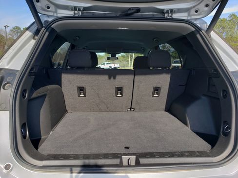 Used 2022 Chevrolet Equinox LT w/ Driver Convenience Package image 10