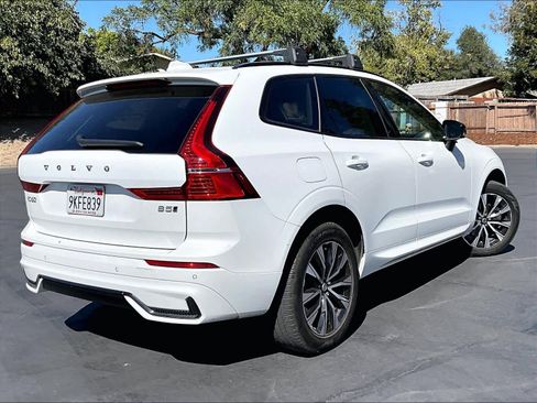 Used 2024 Volvo XC60 B5 Core AWD/4WD image 2