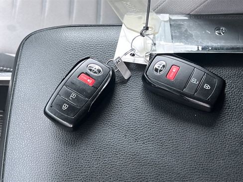 Certified 2025 Toyota Tacoma TRD Off-Road image 12