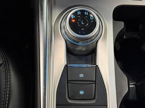 Used 2022 Ford Explorer XLT w/ Equipment Group 202A AWD/4WD image 32