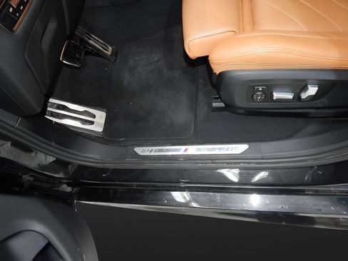 Used 2023 BMW X6 xDrive40i w/ M Sport Package AWD/4WD image 13