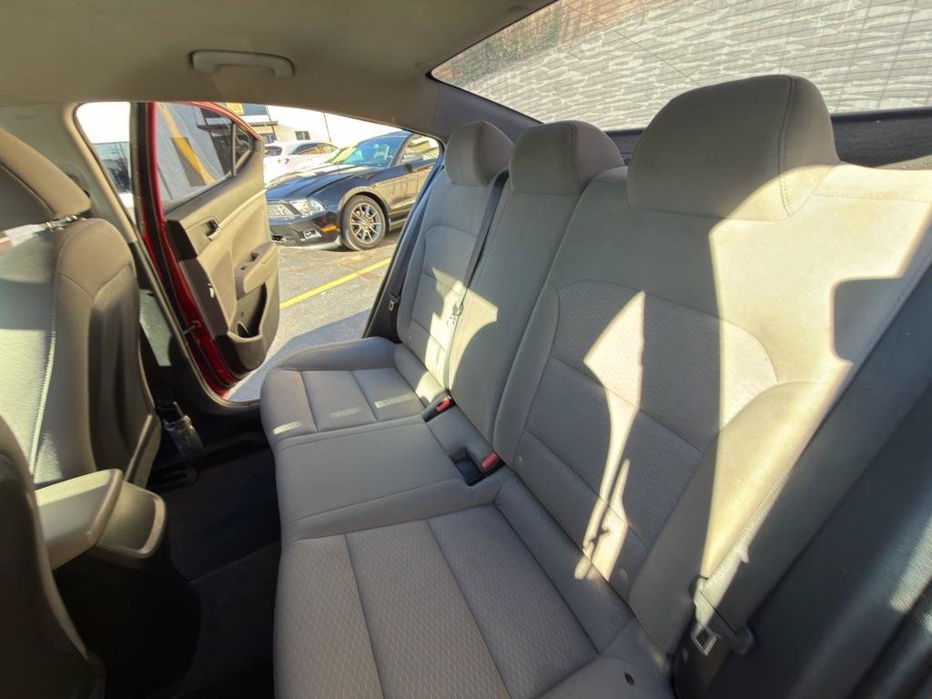 Used 2019 Hyundai Elantra SE FWD image 15