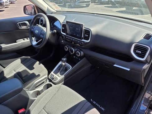 New 2025 Hyundai Venue SEL image 9