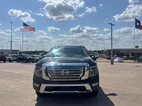 Used 2020 Nissan Titan SL w/ Moonroof Package RWD image 5