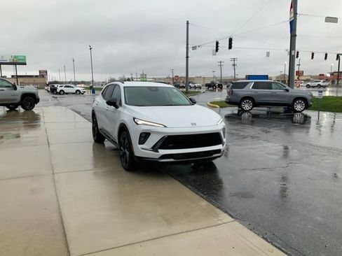 Used 2025 Buick Envision Sport Touring image 4