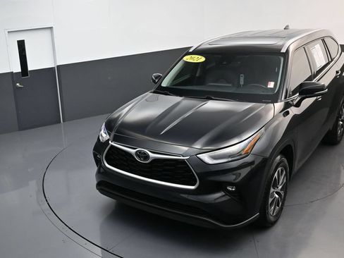 Used 2021 Toyota Highlander XLE FWD image 23