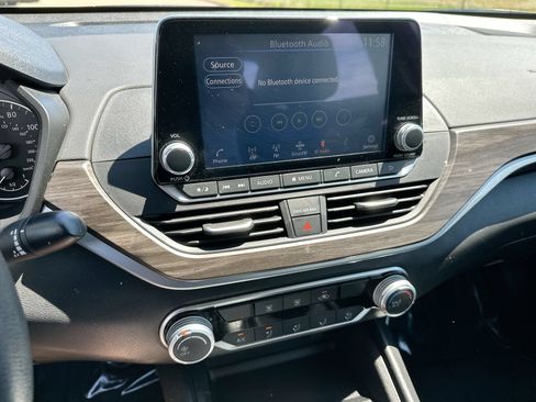 Used 2025 Nissan Altima 2.5 SV FWD image 16