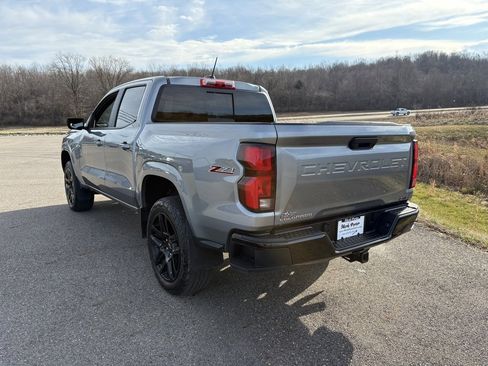 Used 2024 Chevrolet Colorado Z71 w/ Z71 Convenience Package 2 image 3