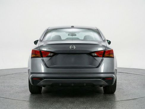 Used 2025 Nissan Altima 2.5 SV FWD image 7