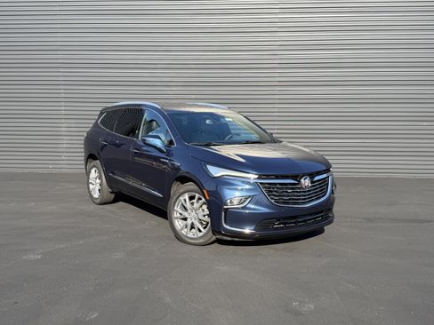 Used 2023 Buick Enclave Essence w/ Experience Buick Package FWD image 7