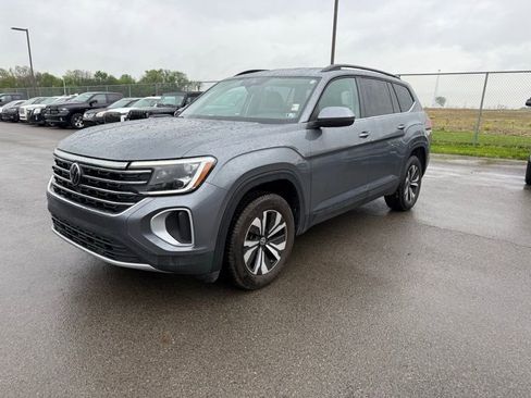 Used 2024 Volkswagen Atlas SE AWD/4WD image 3