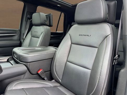 Used 2021 GMC Yukon Denali w/ Denali Ultimate Package AWD/4WD image 14