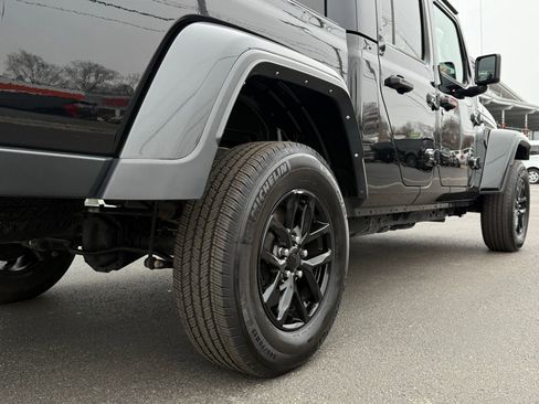 Used 2021 Jeep Gladiator Sport image 13