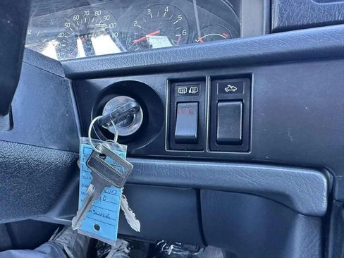 Used 1993 Volvo 940 Wagon 4D image 23