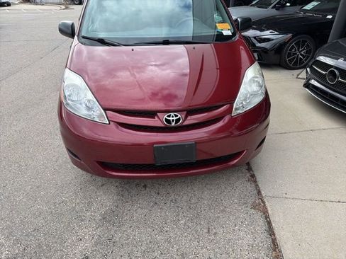 Used 2010 Toyota Sienna LE FWD image 3