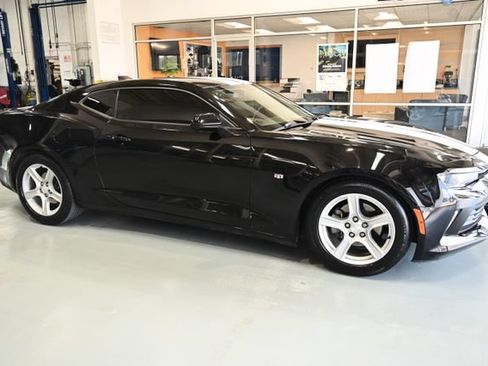 Used 2016 Chevrolet Camaro LT RWD image 5