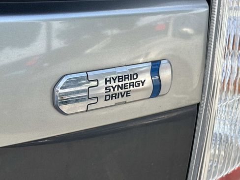 Used 2014 Toyota Prius Plug-In Hybrid image 27