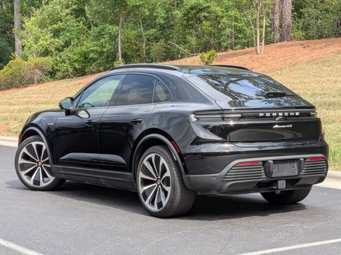 Certified 2025 Porsche Macan 4S Electric AWD/4WD image 3