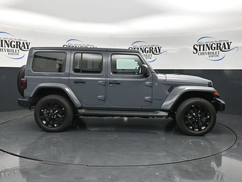 Used 2025 Jeep Wrangler Unlimited Sahara AWD/4WD image 10