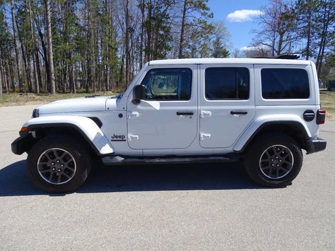 Used 2021 Jeep Wrangler Unlimited Sahara AWD/4WD image 8