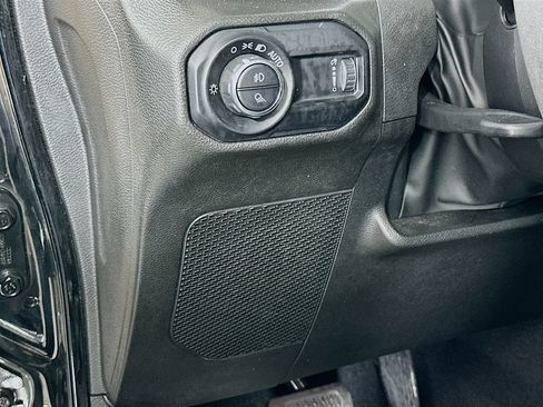 Used 2023 Jeep Gladiator Sport AWD/4WD image 10