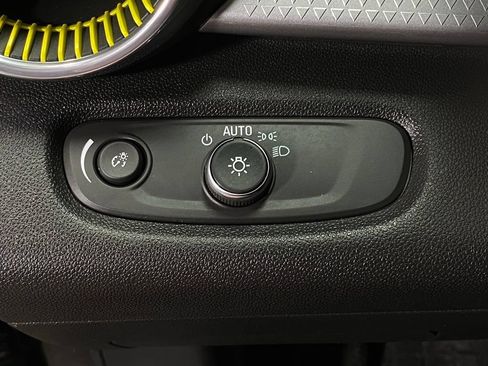 Used 2024 Chevrolet Trax LT FWD image 19
