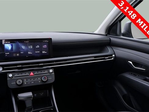 Used 2025 Hyundai Tucson SE image 11