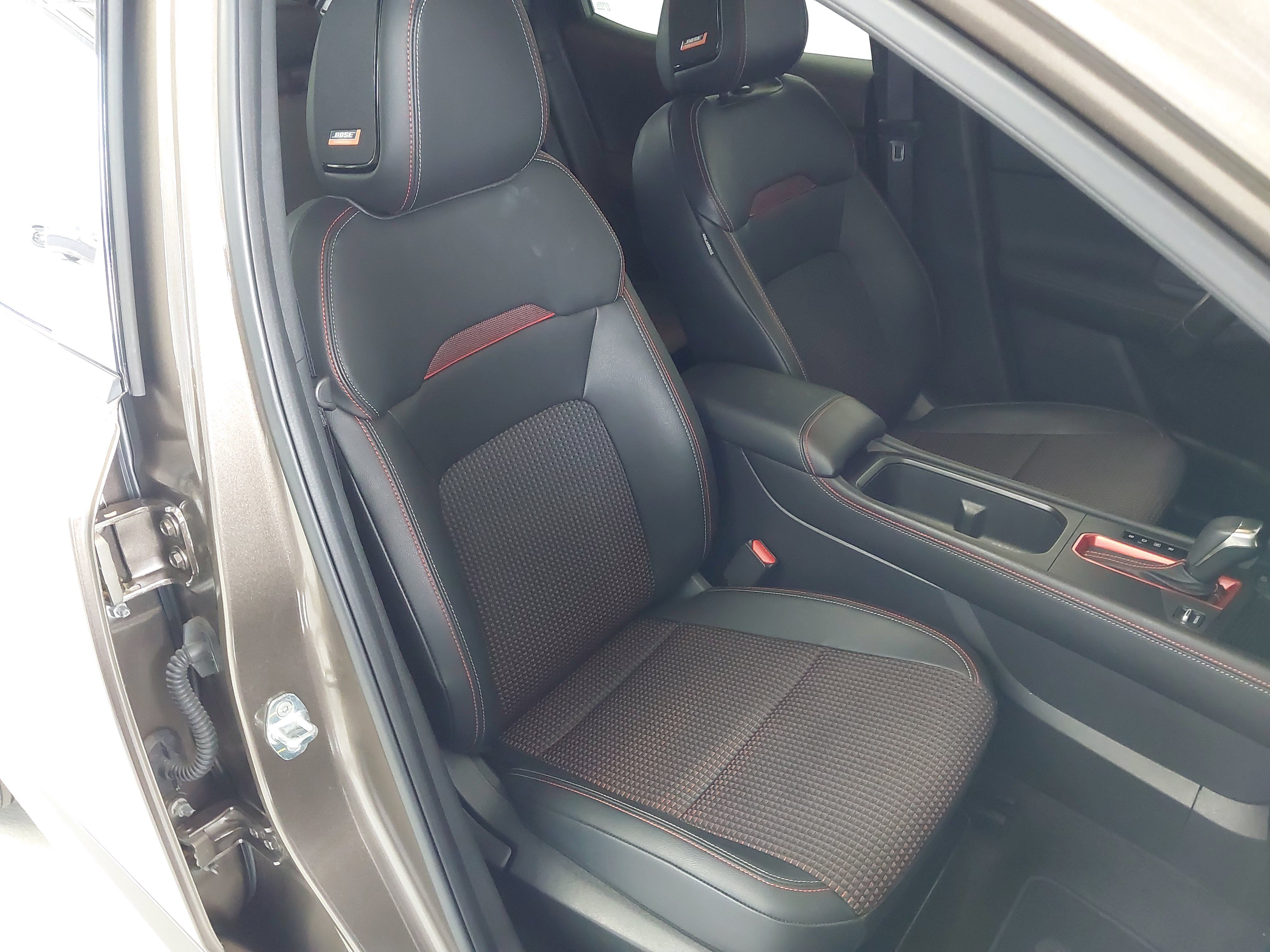 Used 2025 Nissan Kicks SR w/ SR Premium Package FWD image 28