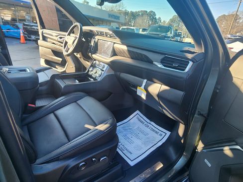 Used 2024 GMC Yukon XL Denali w/ Advanced Technology Package image 13
