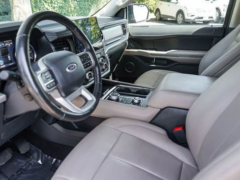 Used 2024 Ford Expedition XLT AWD/4WD image 17