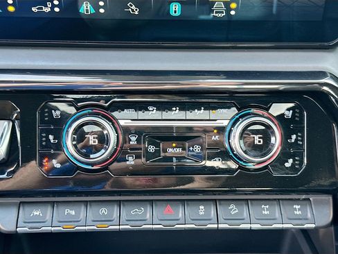 Used 2022 GMC Sierra 1500 AT4X image 16