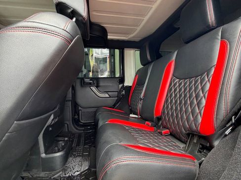 Used 2018 Jeep Wrangler Unlimited Sport AWD/4WD image 7
